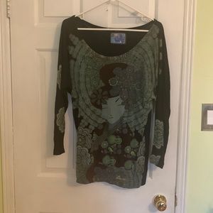 Long sleeve shirt with narrowing at waist